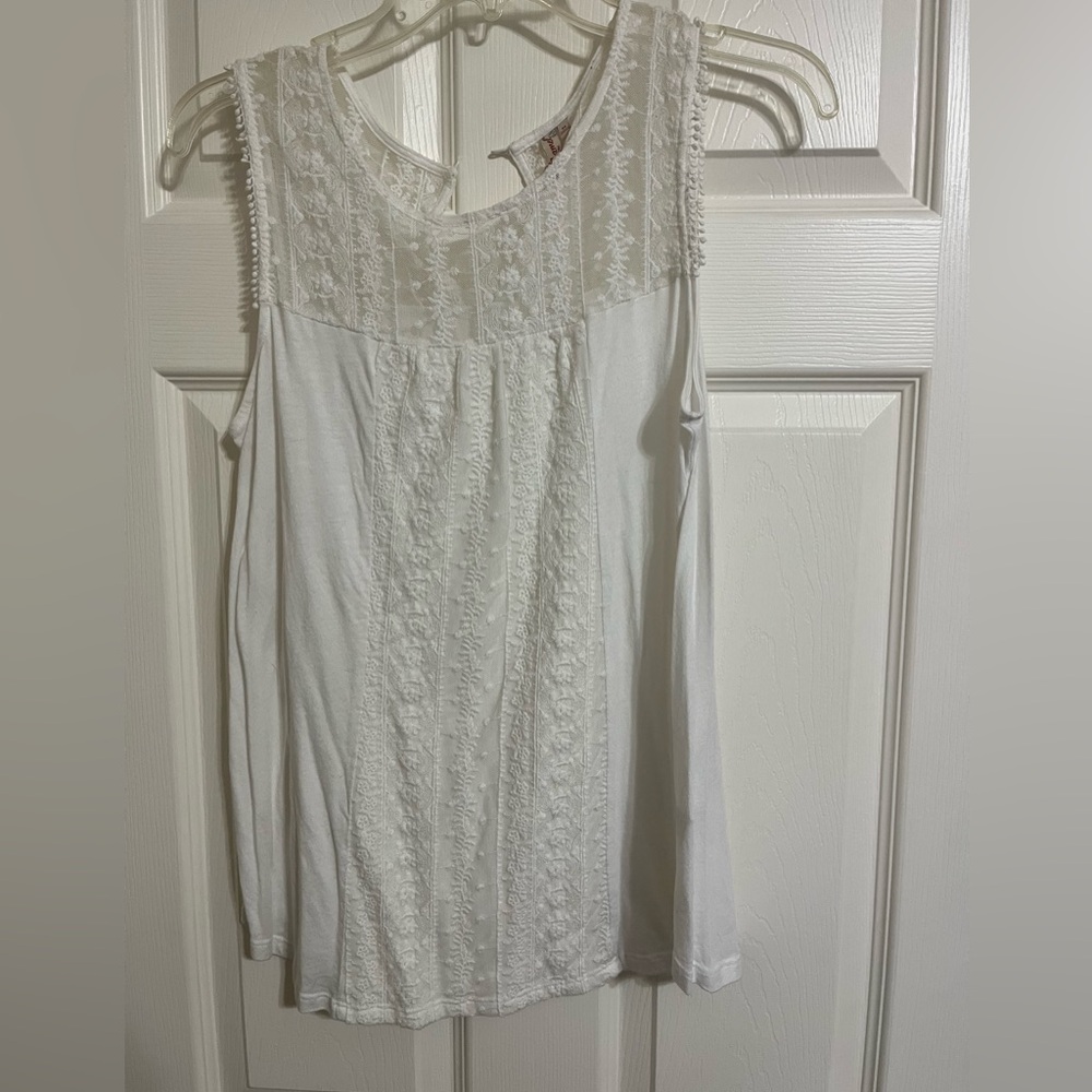 Ladies White Sleeveless Top